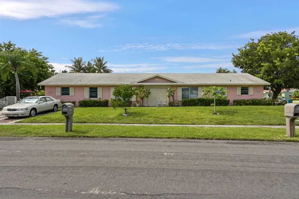 Photo of 2651 SE 2nd Street, Boynton Beach, FL 33435 (MLS # R10750886)