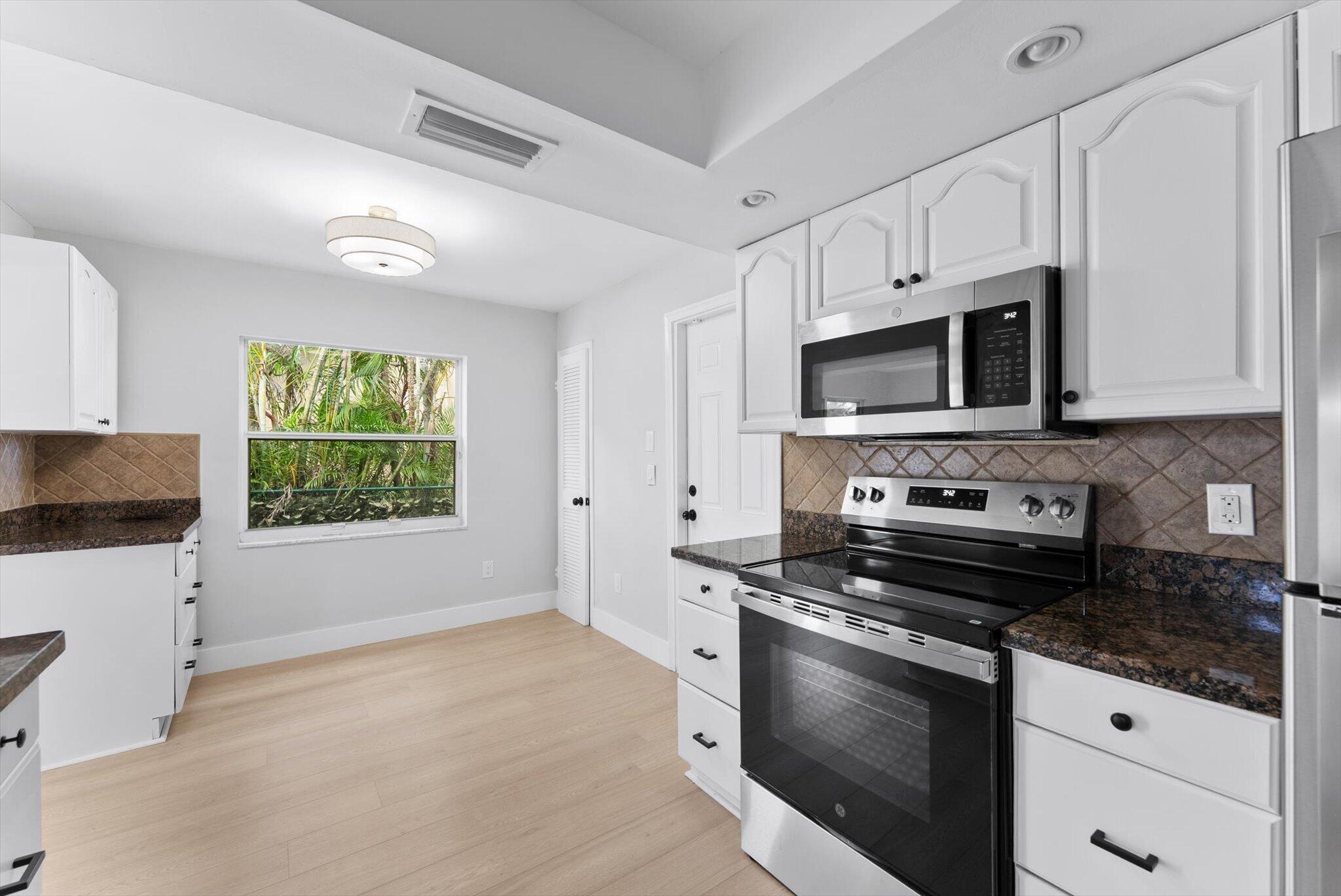 SANDALFOOT COVE SECTION SIX - Residential