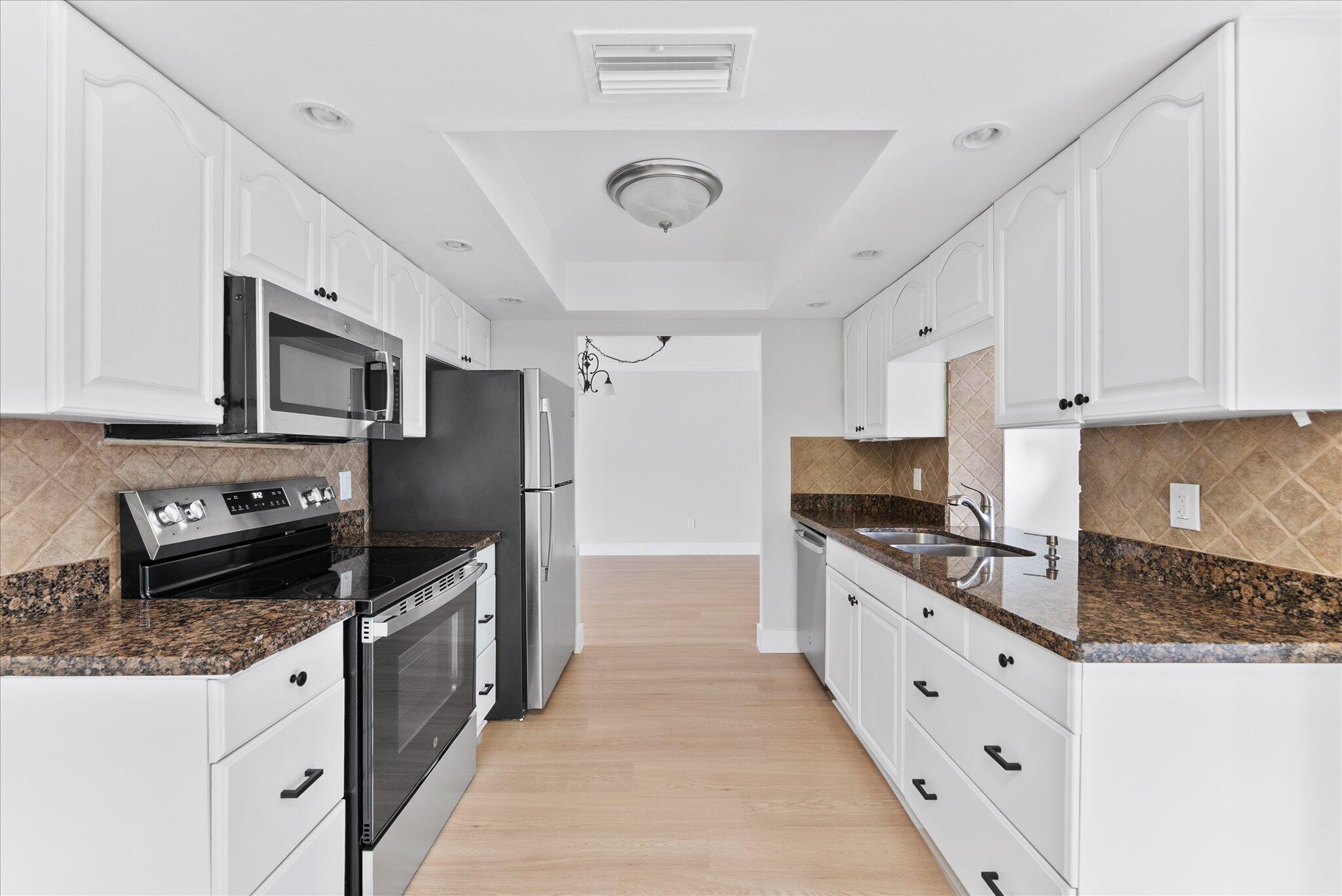 SANDALFOOT COVE SECTION SIX - Residential