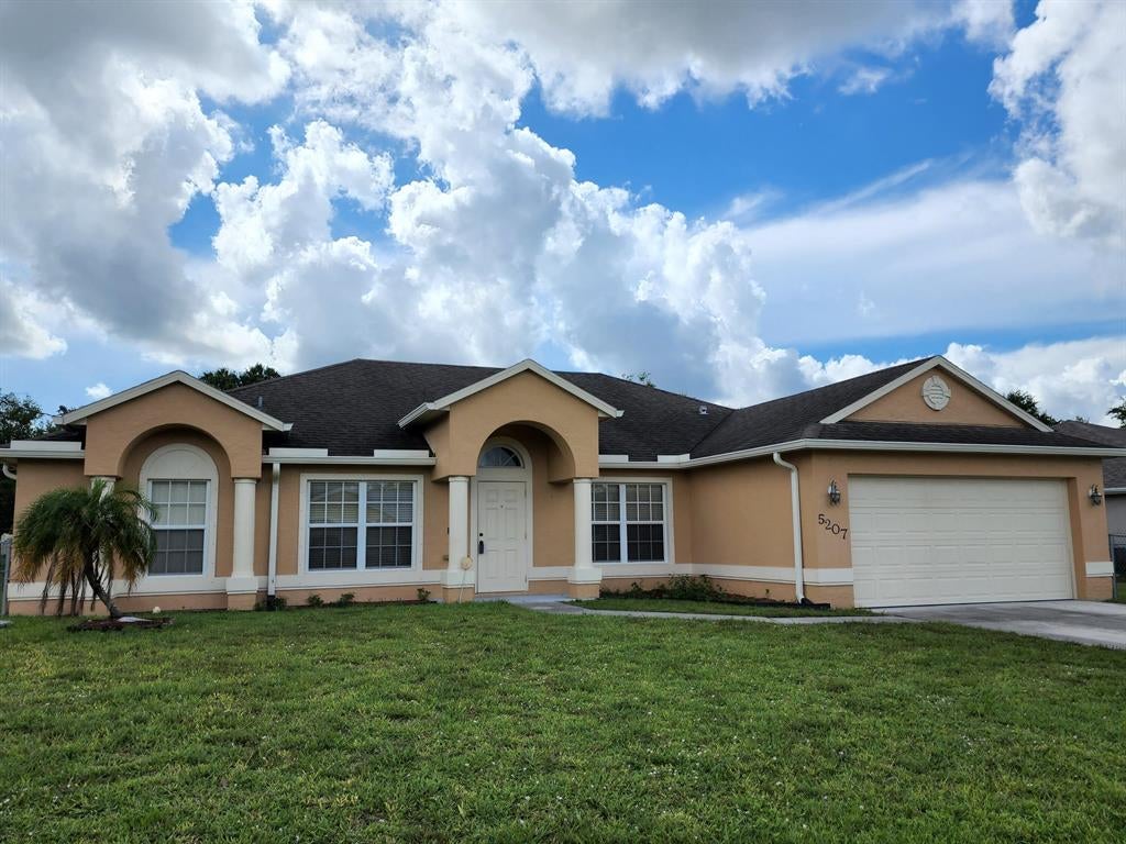 Photo of 5207 W Piper Circle Cir, Port Saint Lucie, FL 34986 (MLS # R10810134)