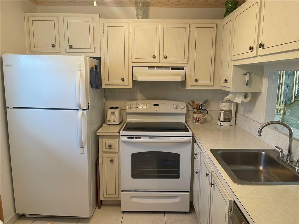 HAWAIIAN GARDENS - Residential