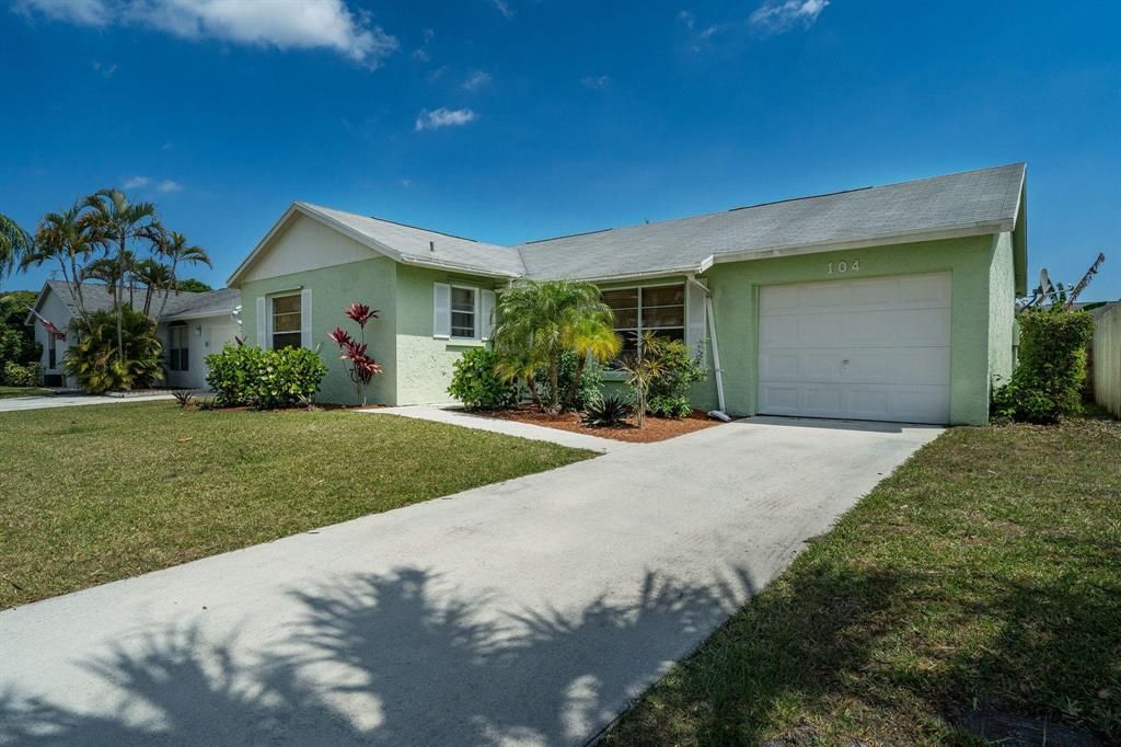 Photo of 104 Wingate Drive, Jupiter, FL 33458 (MLS # R10702994)