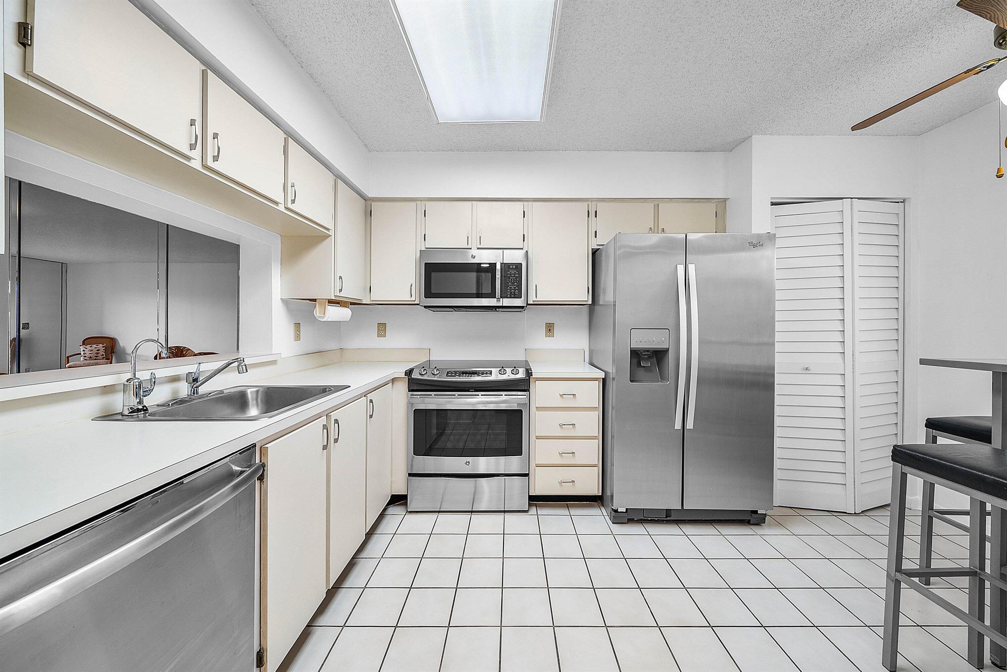 HUNTINGTON LAKES SEC FIVE - Residential