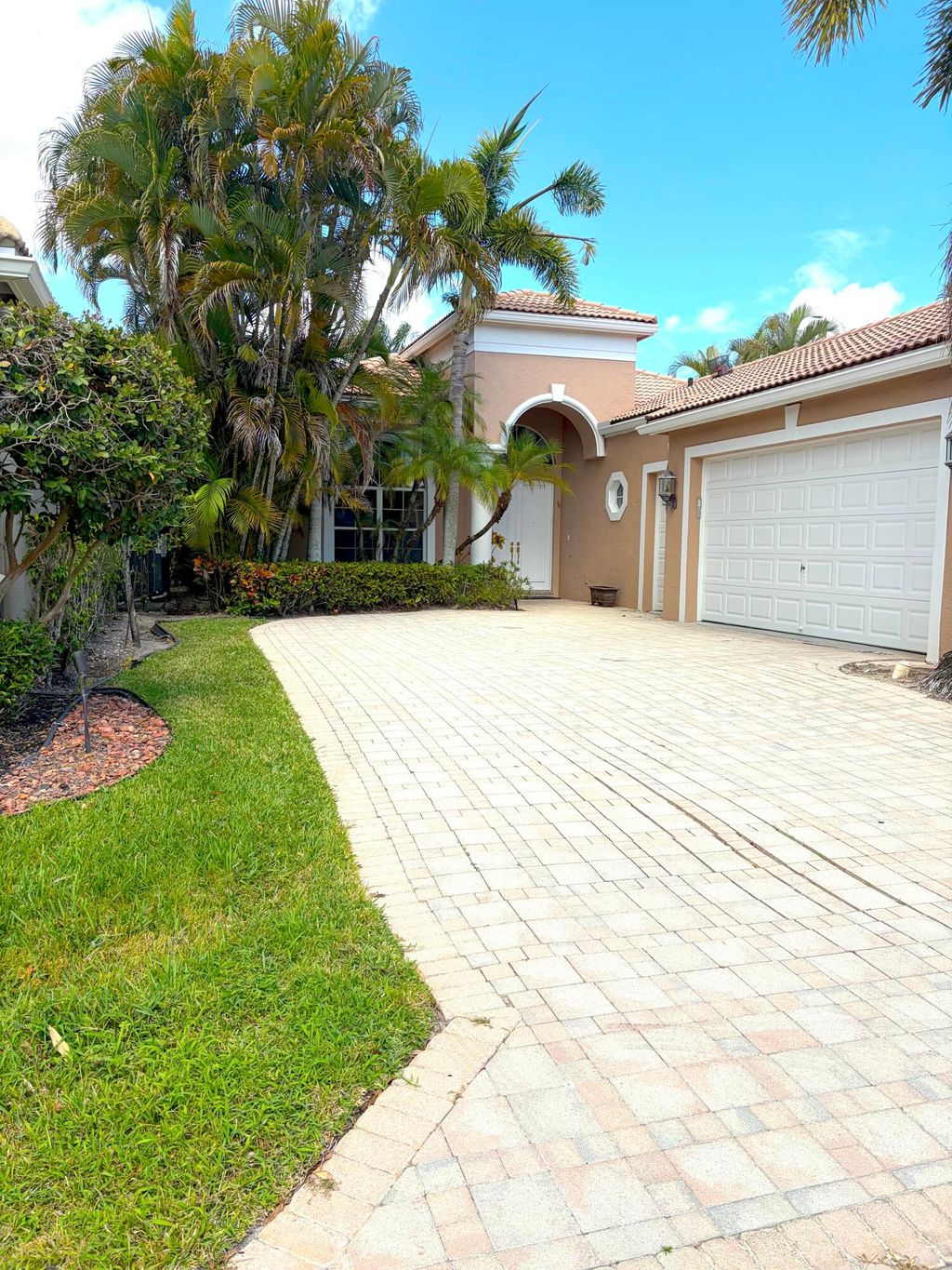 Photo of 4034 Manchester Lake Drive, Wellington, FL 33449 (MLS # B26011635)