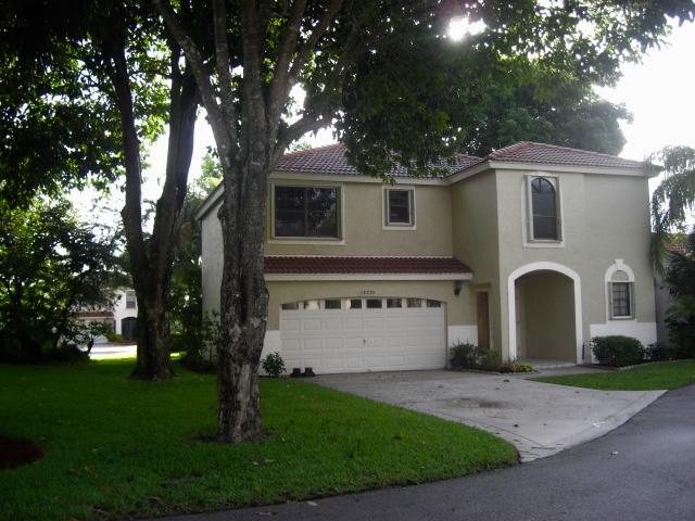 BEAUTIFULLY KEPT HOME ON A HUGE CORNER LOT ON A QUITE CUL-DE-SAC, PRIVATE BACKYARD, WITH A SCREENED PATIO, HOME HAS BEEN UPDATED TO INCLUDE INTERIOR RECENTLY PAINTED, NEW CARPET, MICROWAVE OVEN, WASHER & DRYER. LONG TERM LEASE AVAILABLE WITH A FAST MOVE IN PROCESS.