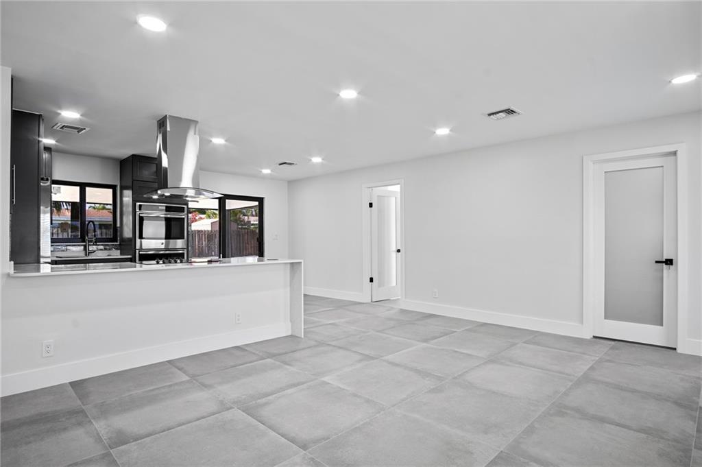 Coral Manor 50-5 B - Residential