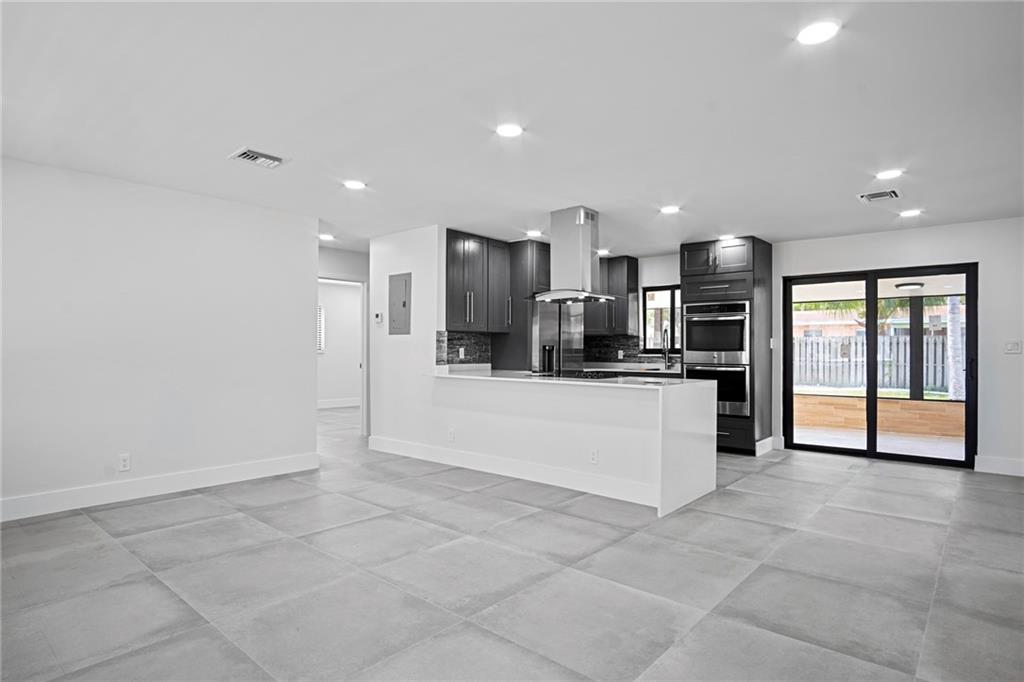 Coral Manor 50-5 B - Residential