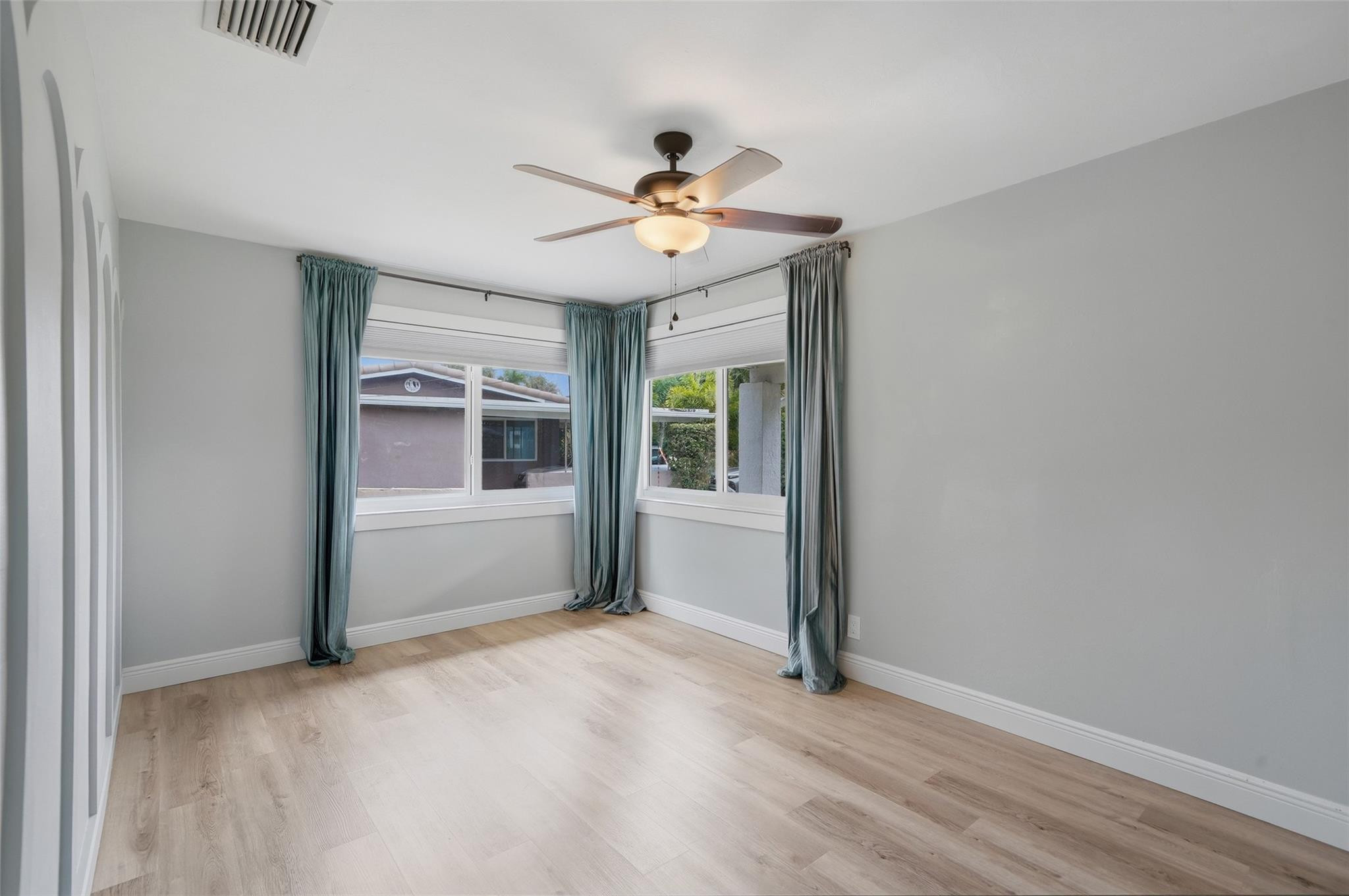 649 NW 30th Street, Wilton Manors, FL, 33311/$800,000 3 649 NW 30th Street