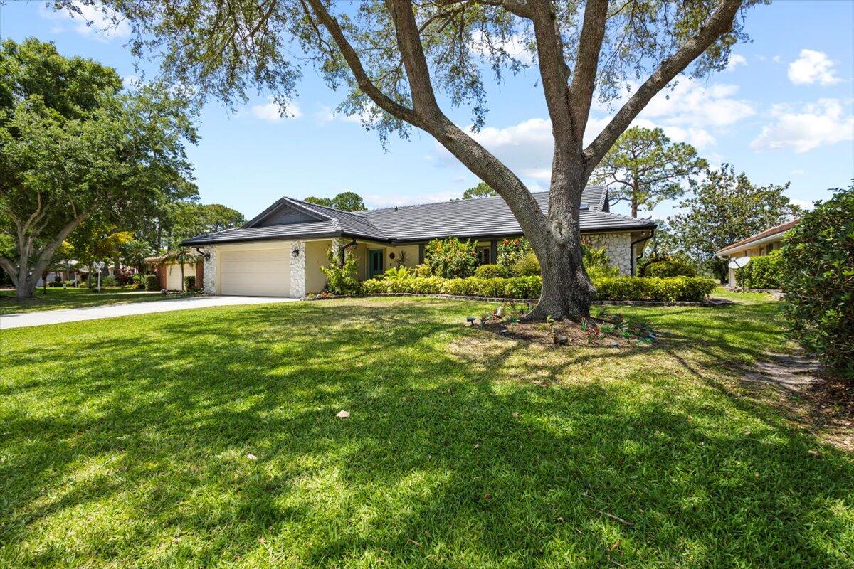 COUNTRY CLUB ESTATES - Residential
