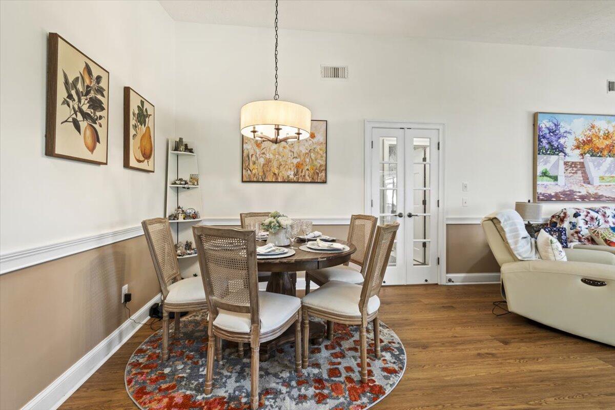 COUNTRY CLUB ESTATES - Residential