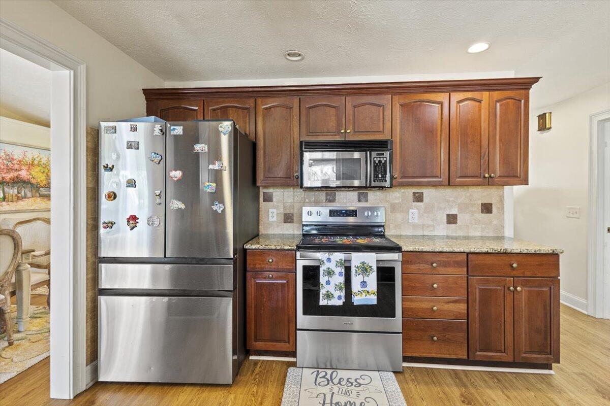 COUNTRY CLUB ESTATES - Residential