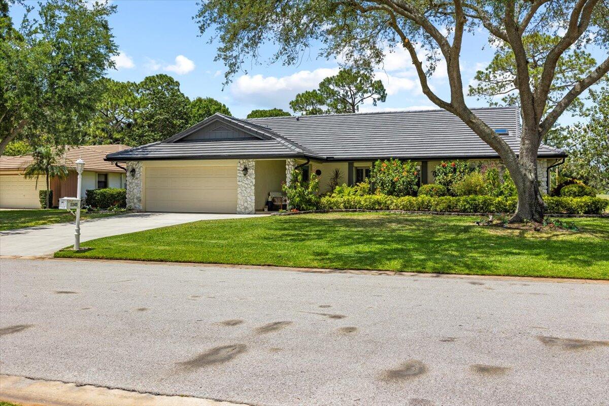 COUNTRY CLUB ESTATES - Residential
