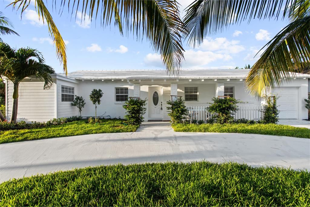 Photo of 208 Linda Lane, Palm Beach Shores, FL 33404 (MLS # R10732499)