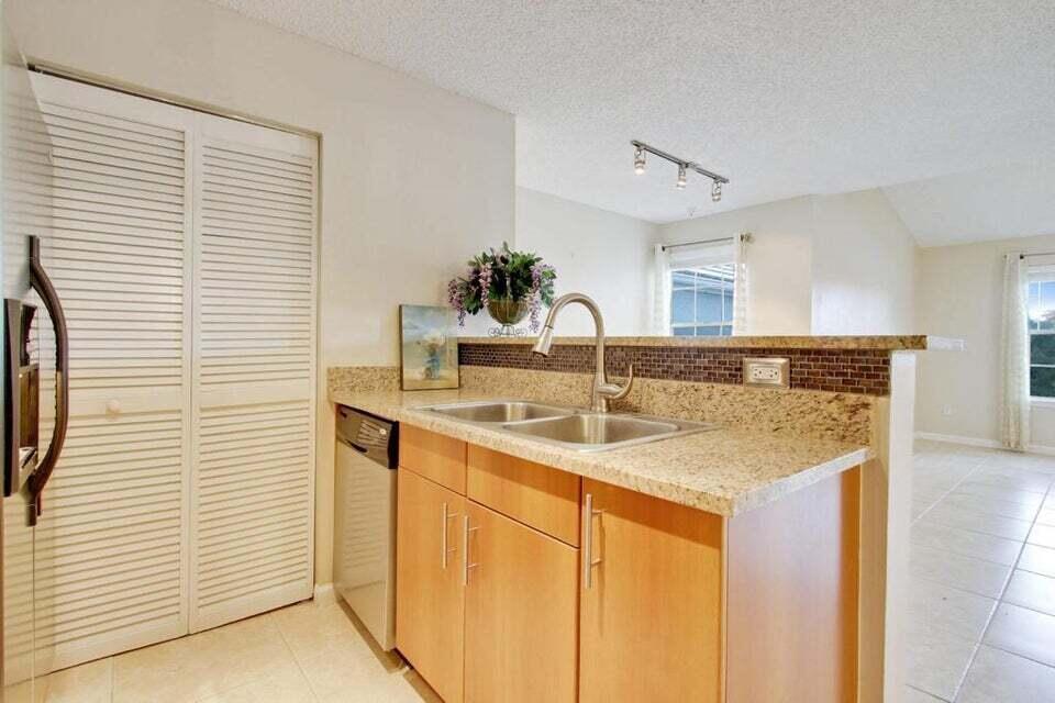 BAHIA AT DELRAY CONDO - Residential Lease