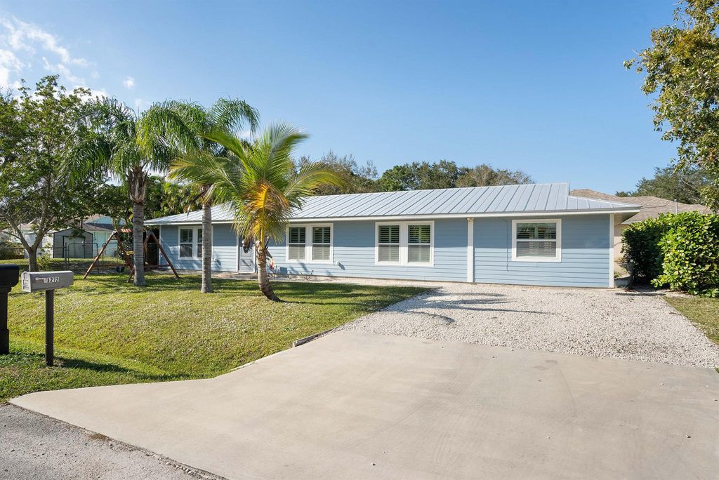 Photo of 3261 SE Hibiscus Street, Stuart, FL 34997 (MLS # R11060238)