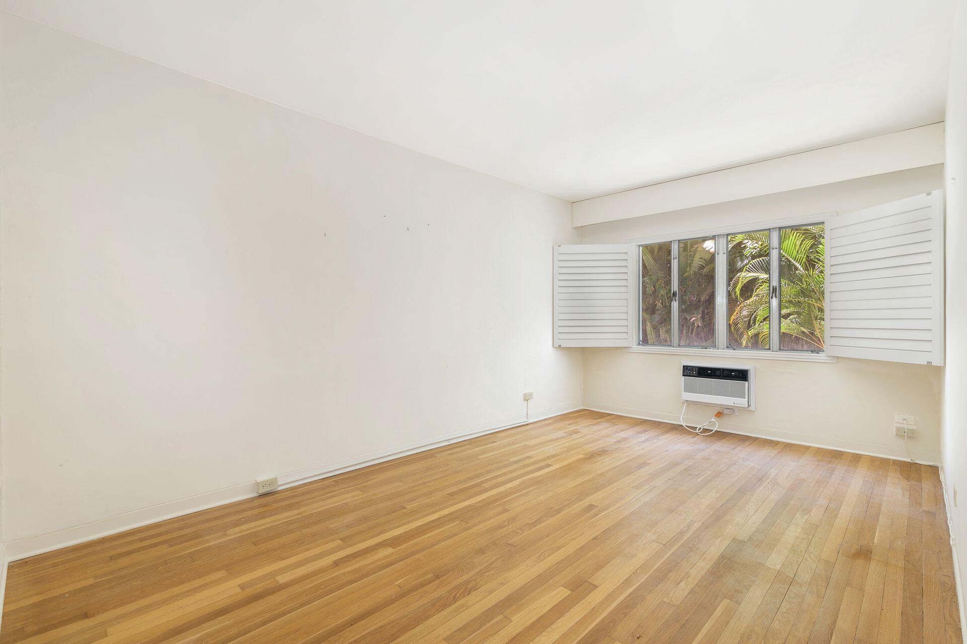 NASSAU SQUARE APTS INC - Residential