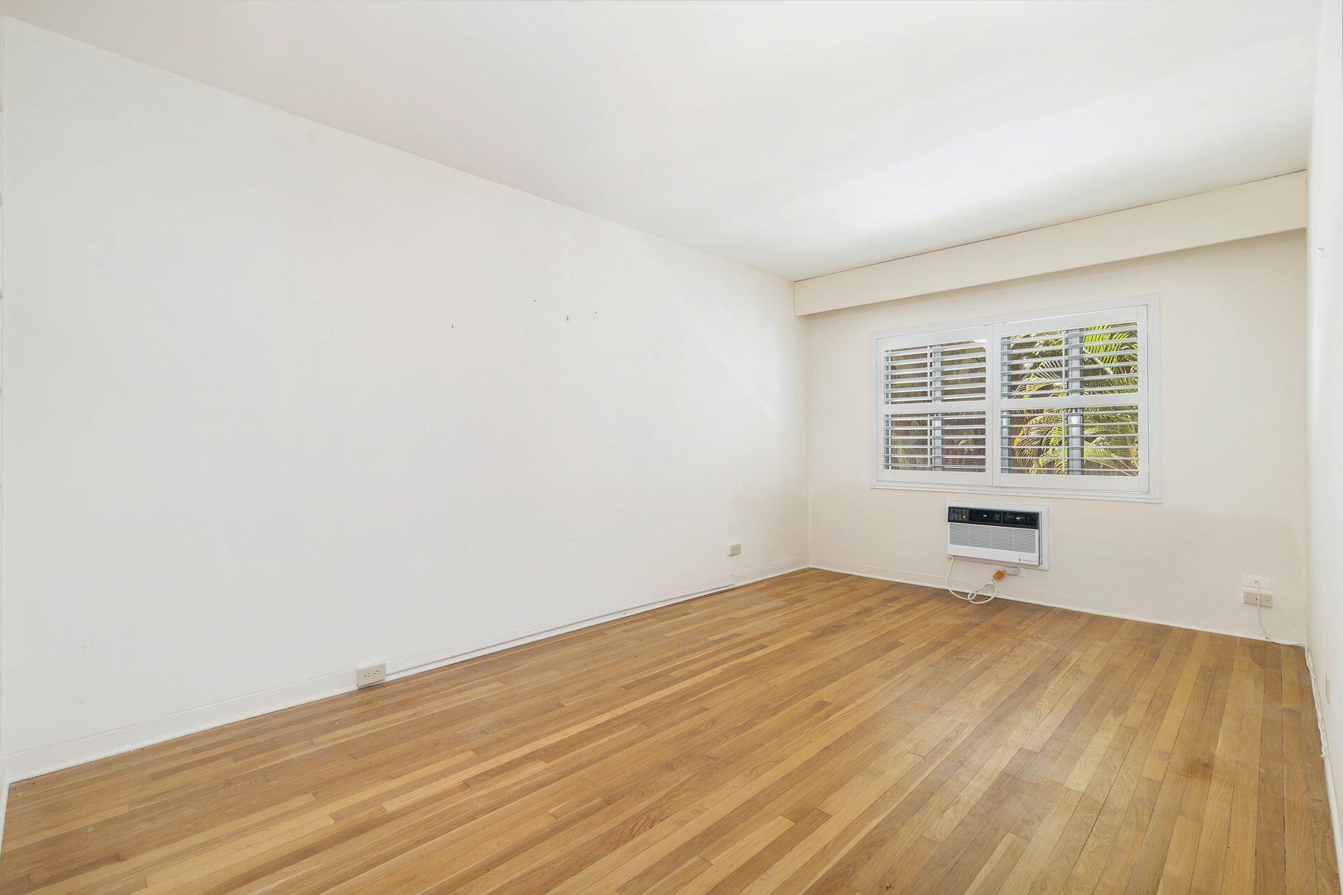 NASSAU SQUARE APTS INC - Residential