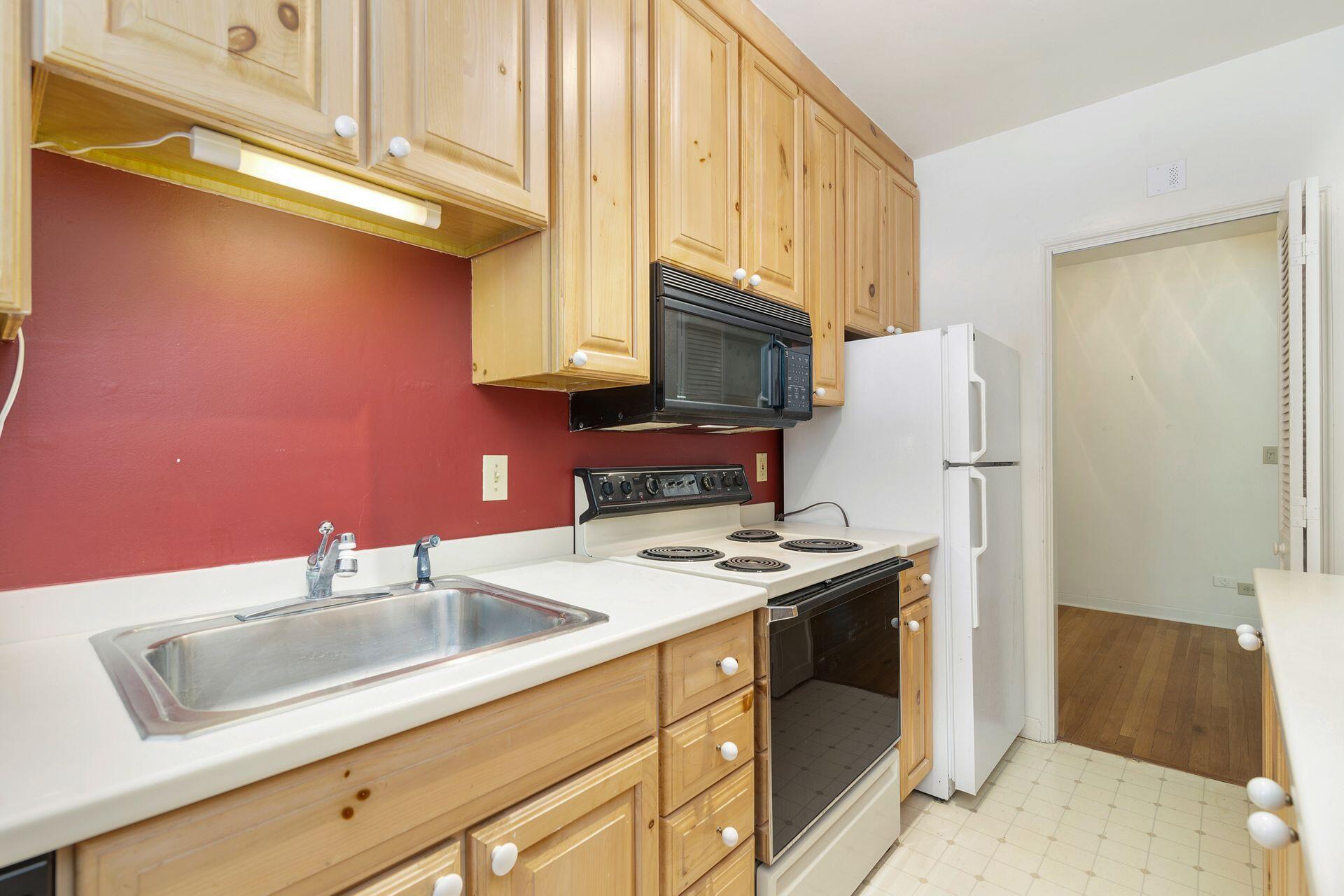 NASSAU SQUARE APTS INC - Residential