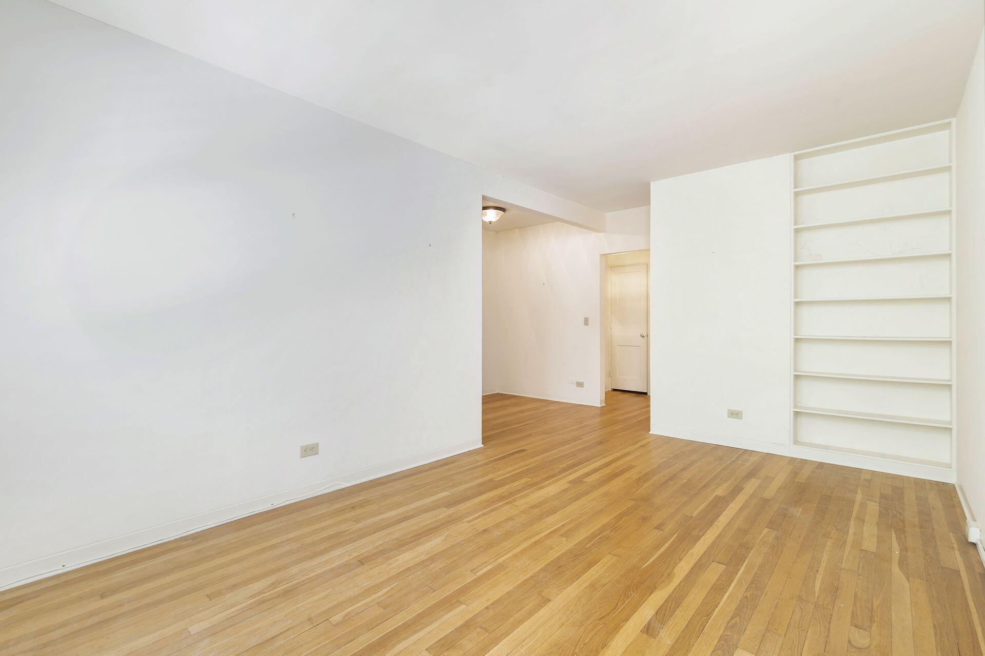 NASSAU SQUARE APTS INC - Residential