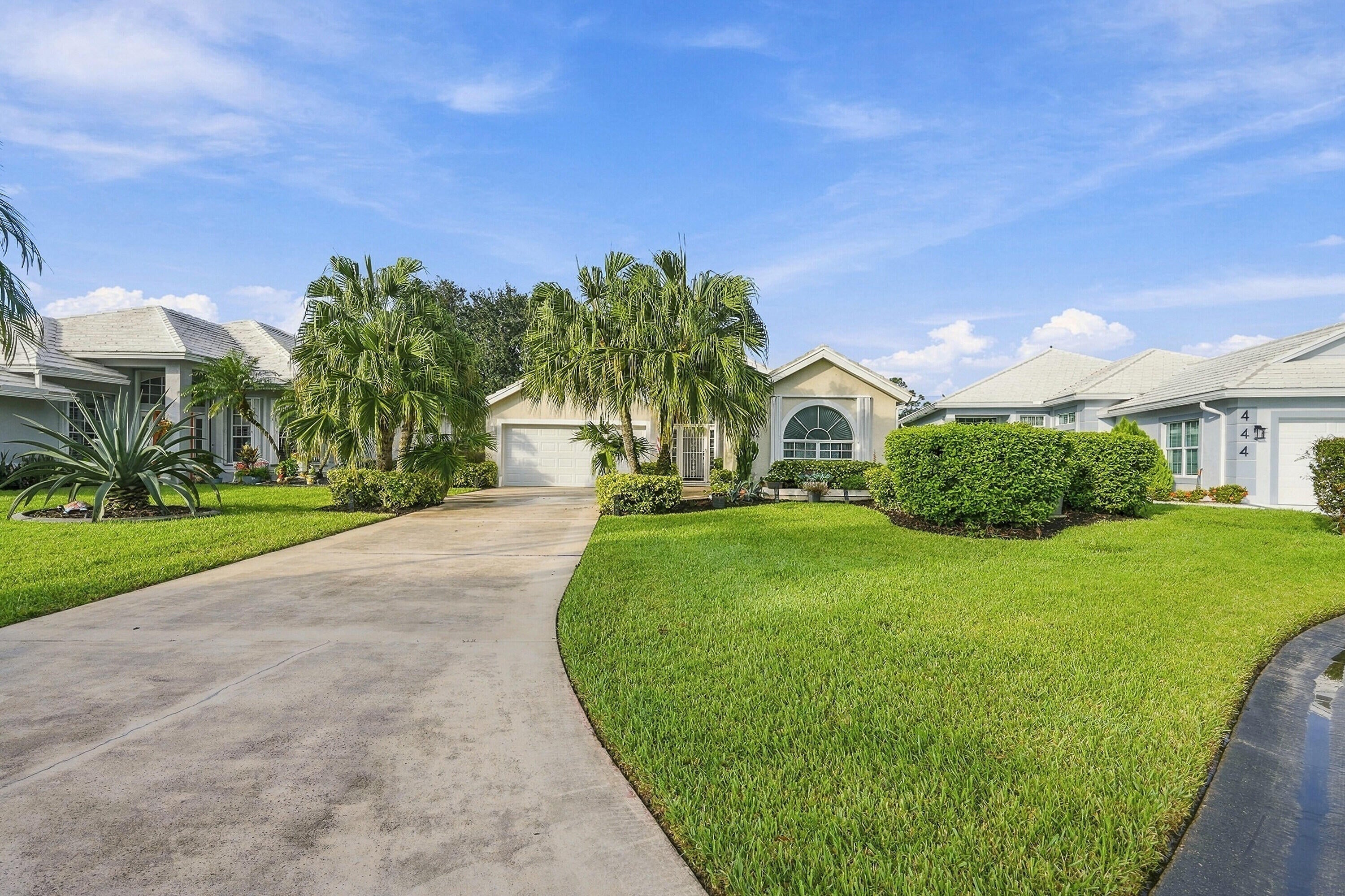 View photos, virtual tours, details... 442 SW Fairway Vista