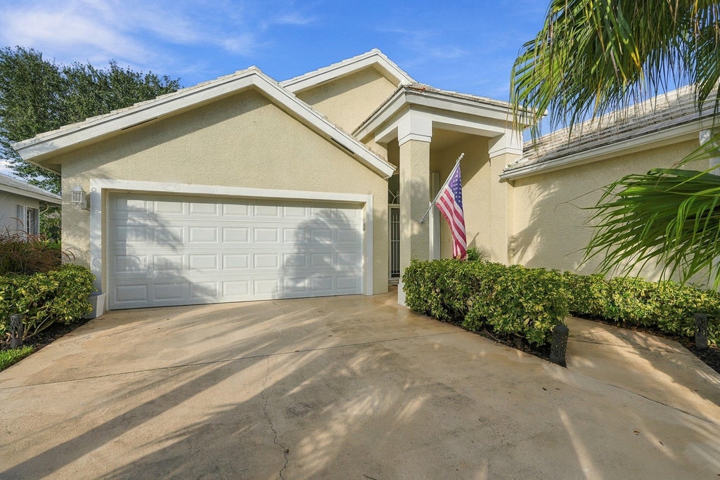 Photo of 442 SW Fairway Vista, Port Saint Lucie, FL 34986 (MLS # B26086852)