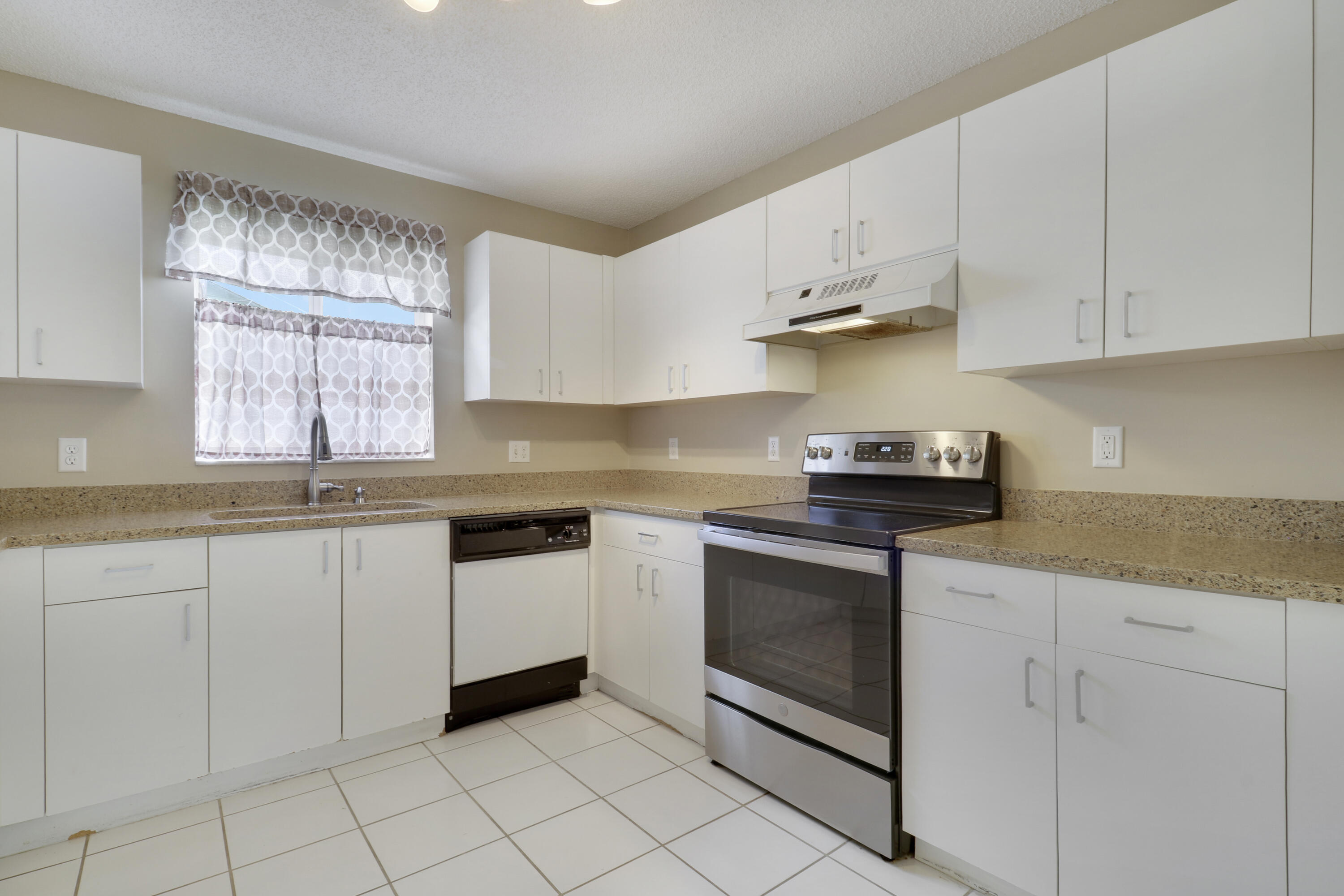 STRATHMORE ESTATES AT BOYNTON BEACH 2 - Residential