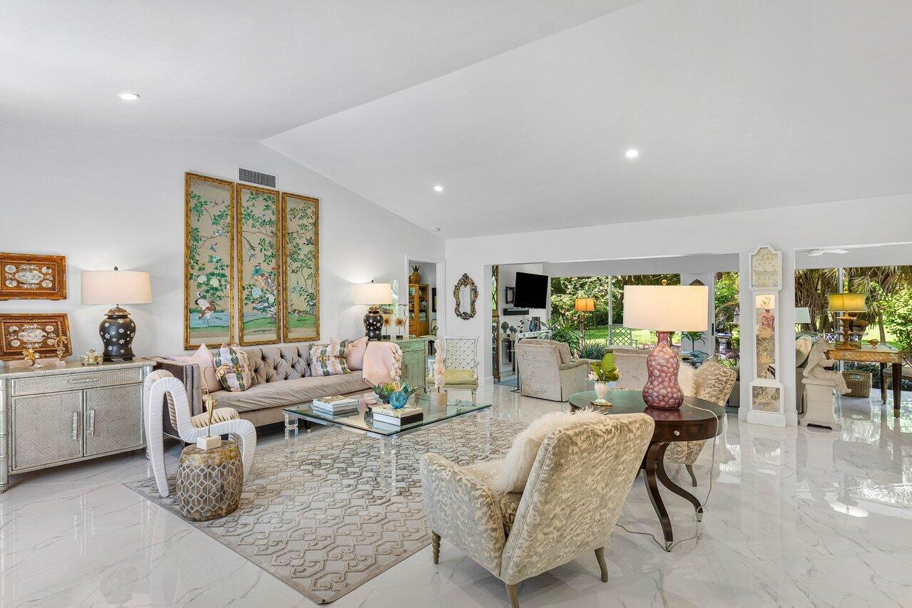 3432 Royal Tern Circle