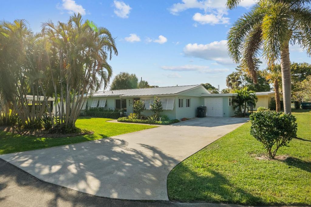 Photo of 802 SE Stafford Drive, Stuart, FL 34996 (MLS # R11074999)