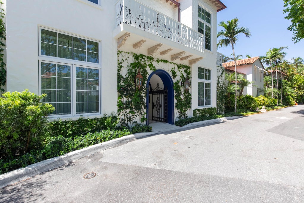 Photo of 236 Phipps Plaza #202, Palm Beach, FL 33480 (MLS # B26079491)