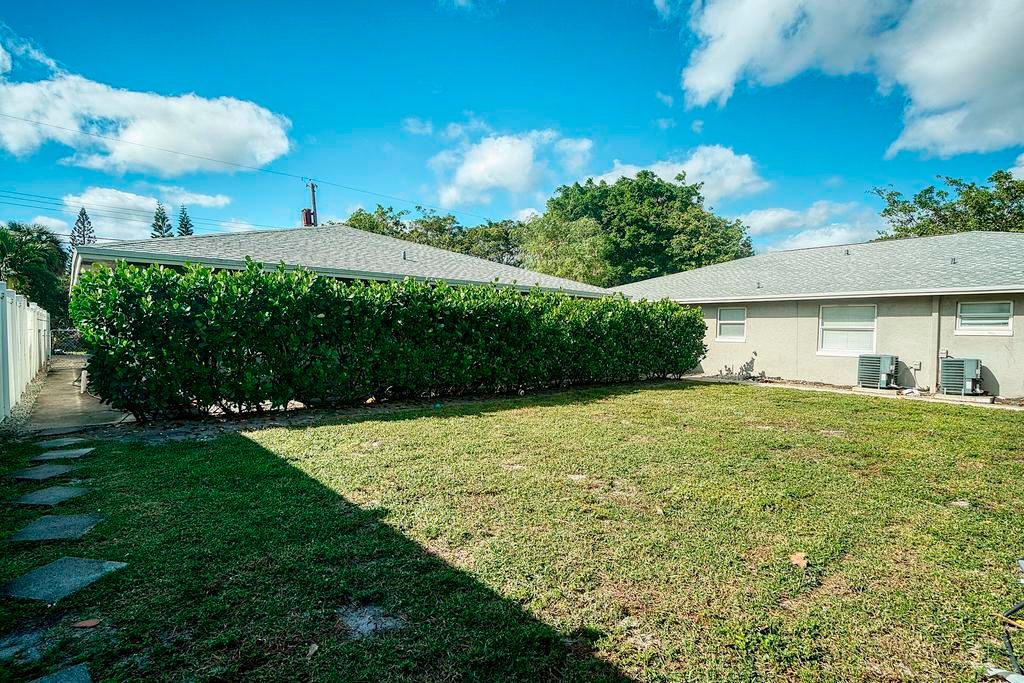 Photo of 915 S N Street, Lake Worth Beach, FL 33460 (MLS # R11148454)