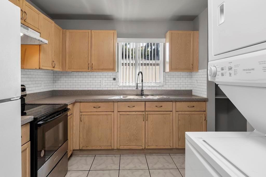 LAKE WORTH TOWN OF ADD 1 - Residential Lease