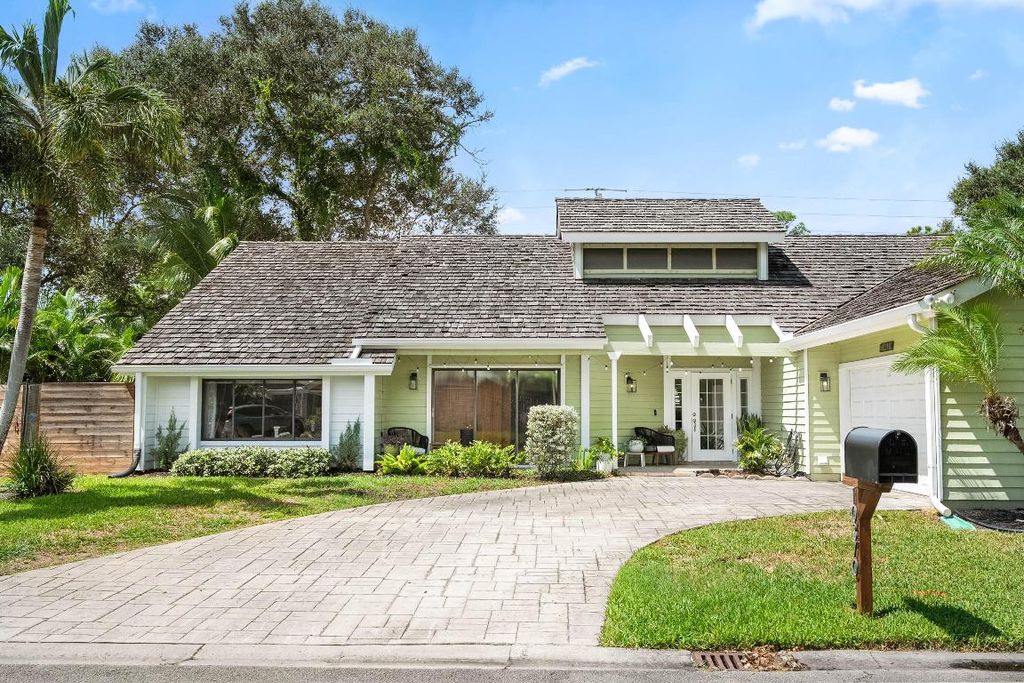 Photo of 10370 SE Jupiter Narrows Drive, Hobe Sound, FL 33455 (MLS # R11123726)