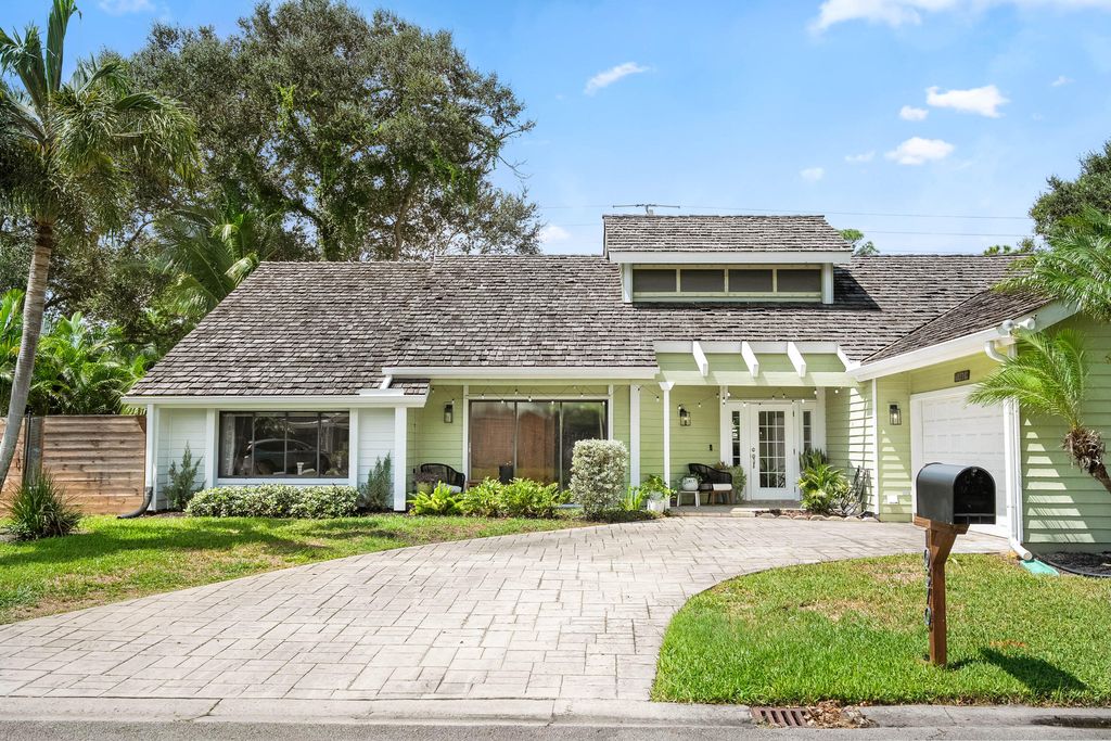 Photo of 10370 SE Jupiter Narrows Drive, Hobe Sound, FL 33455 (MLS # R11123726)