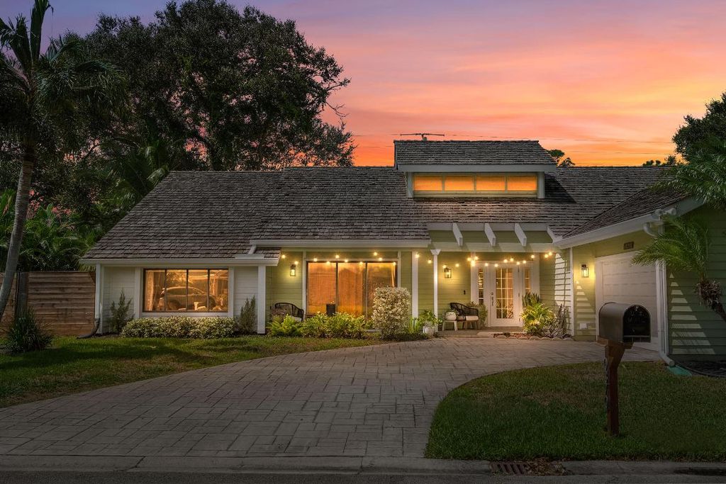 Photo of 10370 SE Jupiter Narrows Drive, Hobe Sound, FL 33455 (MLS # R11123726)