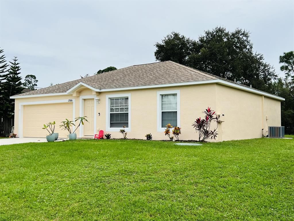 Photo of 1566 SW Bellevue Avenue, Port St Lucie, FL 34953 (MLS # R10840319)