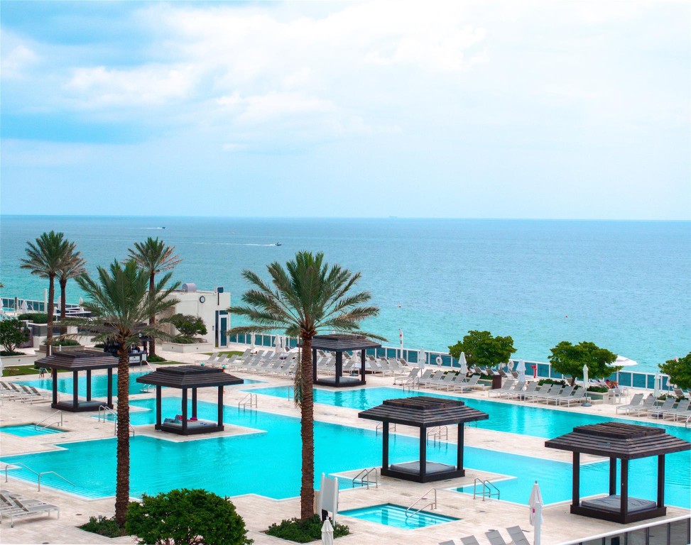 Beach Club - Residential