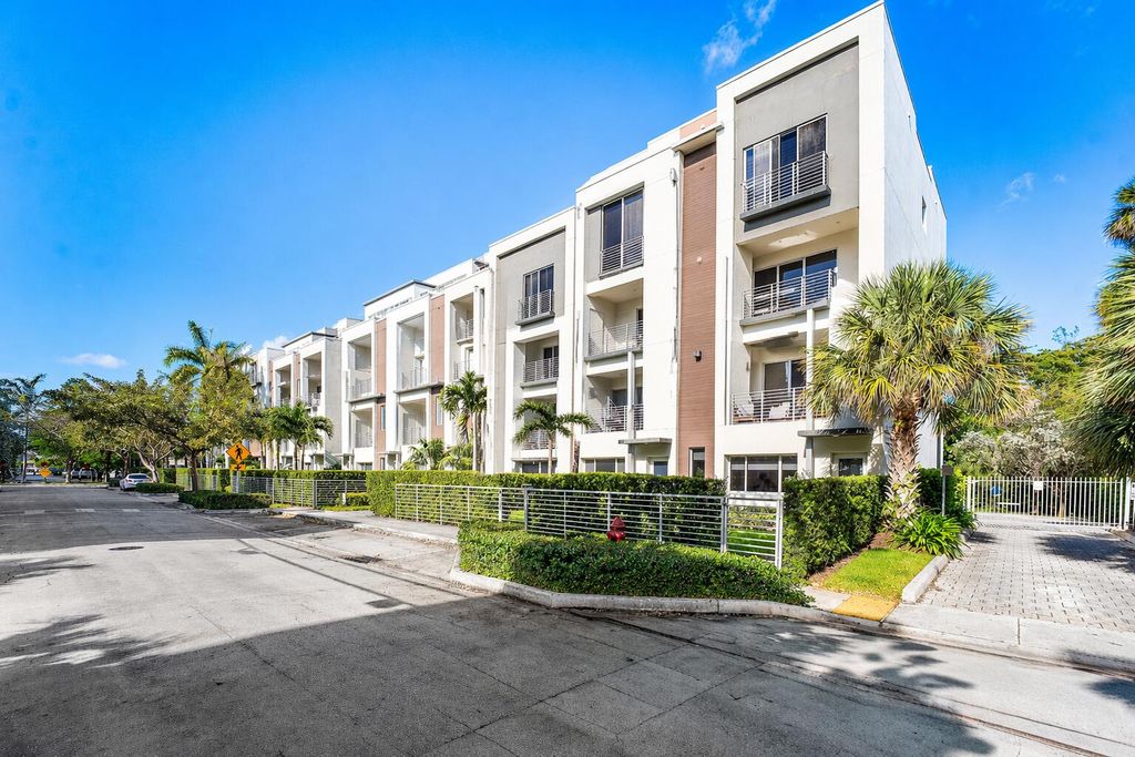 Photo of 1034 NE 18th Avenue #102, Fort Lauderdale, FL 33304 (MLS # B26017781)