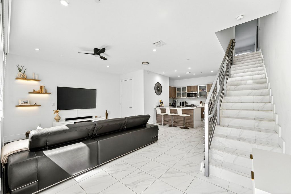 Photo of 1034 NE 18th Avenue #102, Fort Lauderdale, FL 33304 (MLS # B26017781)