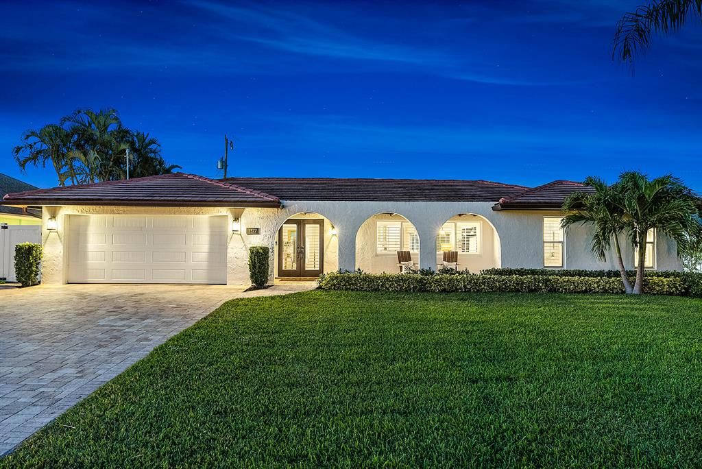 Photo of 3377 Pebble Place, Jupiter, FL 33469 (MLS # R10868491)