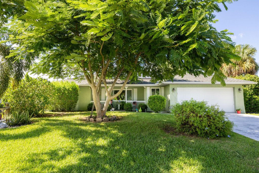 Photo of 2326 SW Abalon Circle, Port Saint Lucie, FL 34953 (MLS # R10966590)