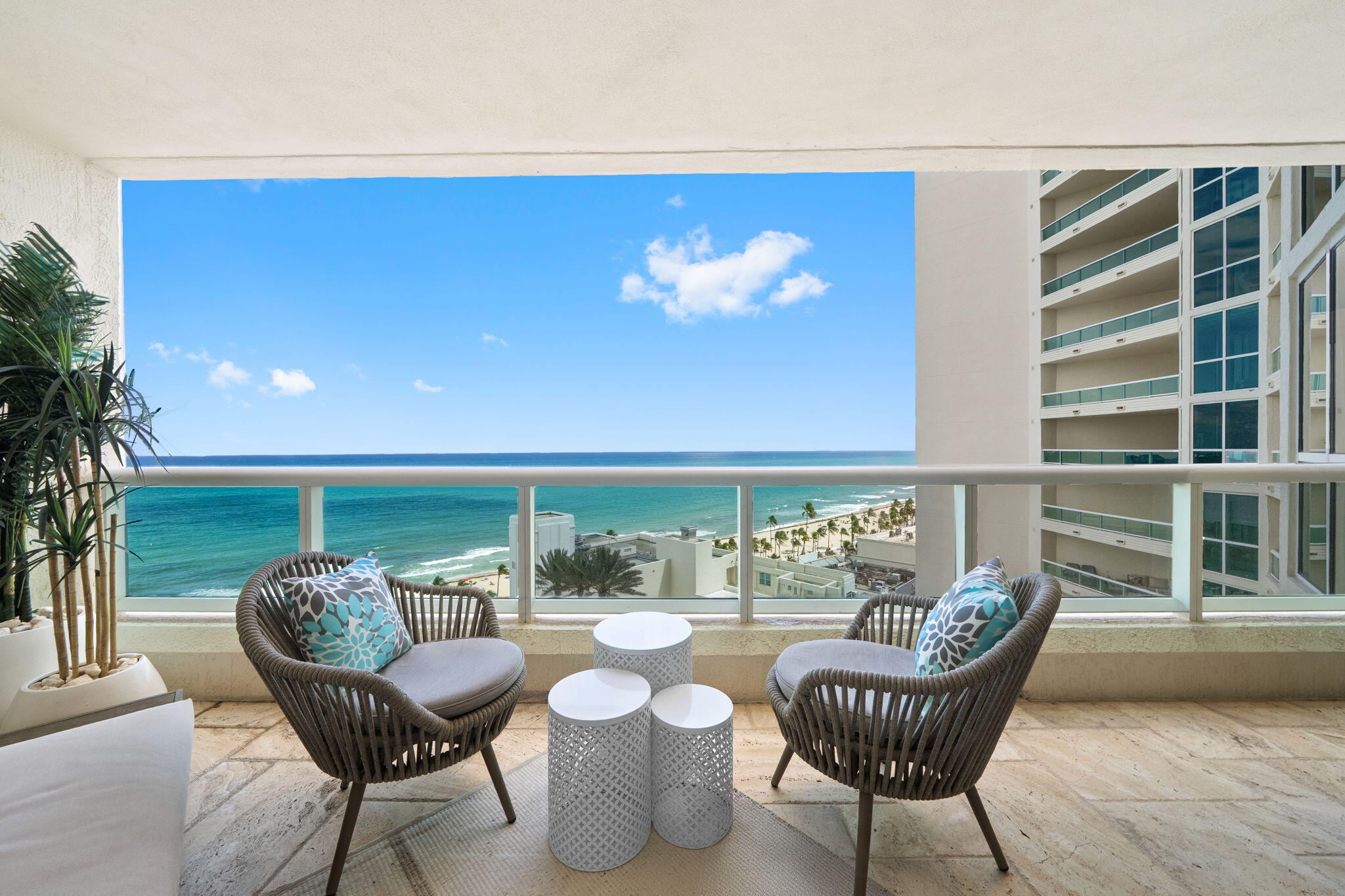 Las Olas beach Club - Residential