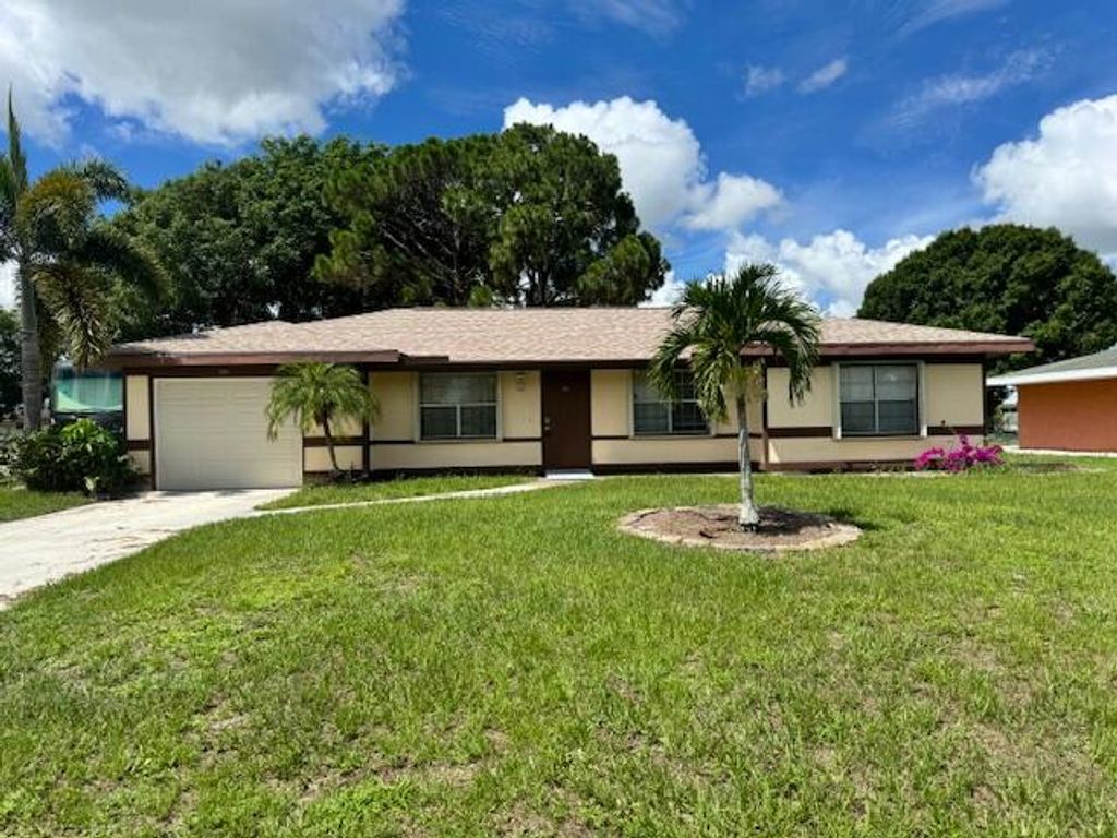 Photo of 632 SW Everett Court, Port Saint Lucie, FL 34953 (MLS # R11080817)