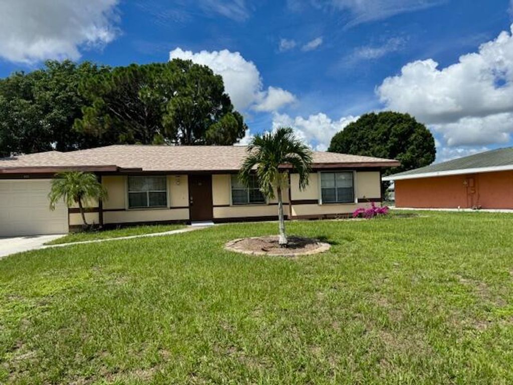 Photo of 632 SW Everett Court, Port Saint Lucie, FL 34953 (MLS # R11080817)