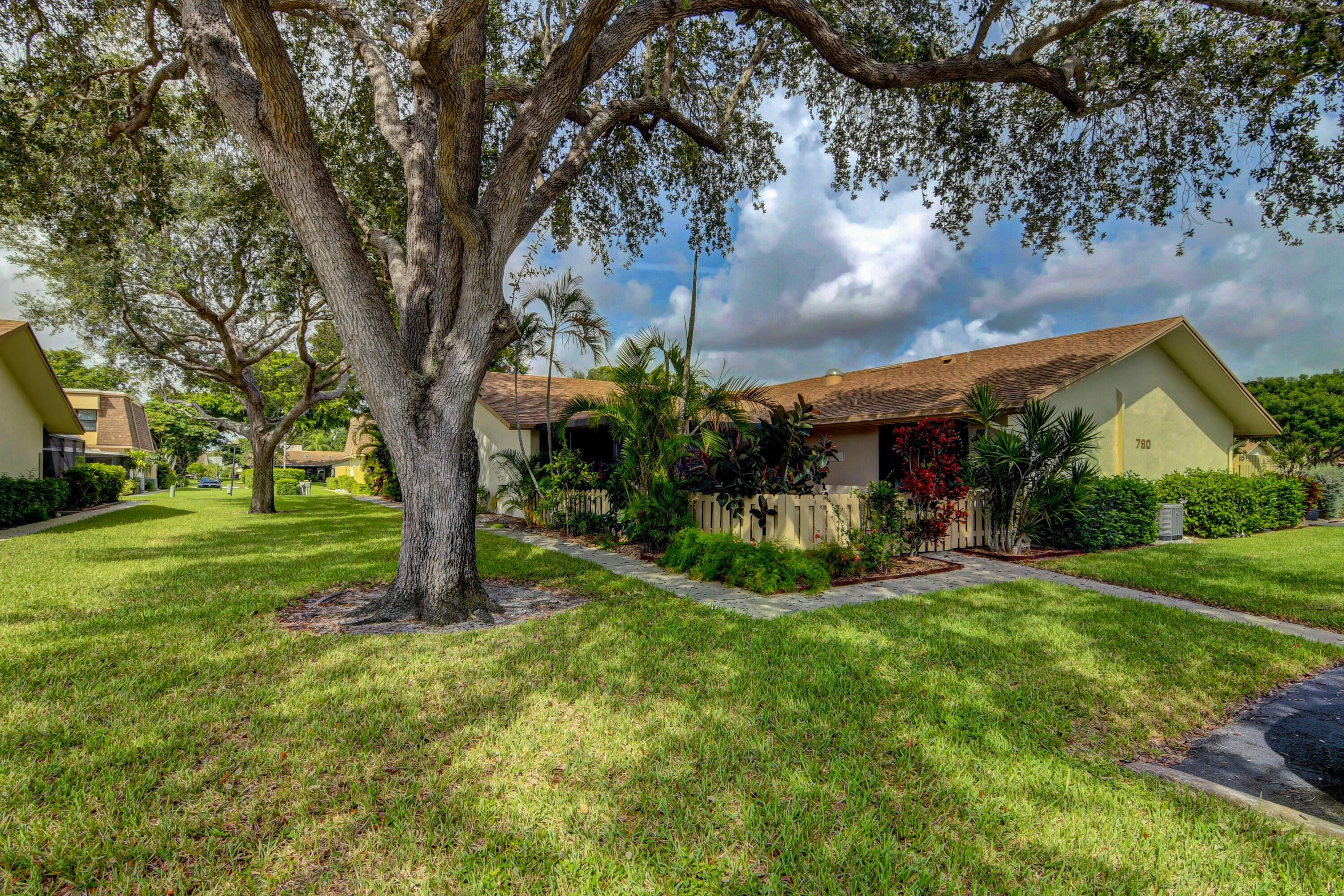 A 2 BD 2 BA villa with enclosed Florida room in the Rainberry Bay gated 55+ community. Stacked Washer and Dryer! Active Adult 55+ community. The 24-hour, man-gated community offers 5 swimming pools, 11 har-tru tennis courts, pickleball, bocce & shuffleboard courts, gym, library, sauna, lots of activities & clubs to join, shows in their own theater, movies, etc. Walk/bike by a beautiful lake with amazing wildlife. The community is located only 3 miles from trendy downtown Delray & the beaches.