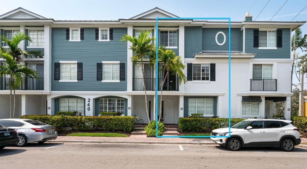 Photo of 240 NE 2nd Street #E, Delray Beach, FL 33444 (MLS # R11052000)
