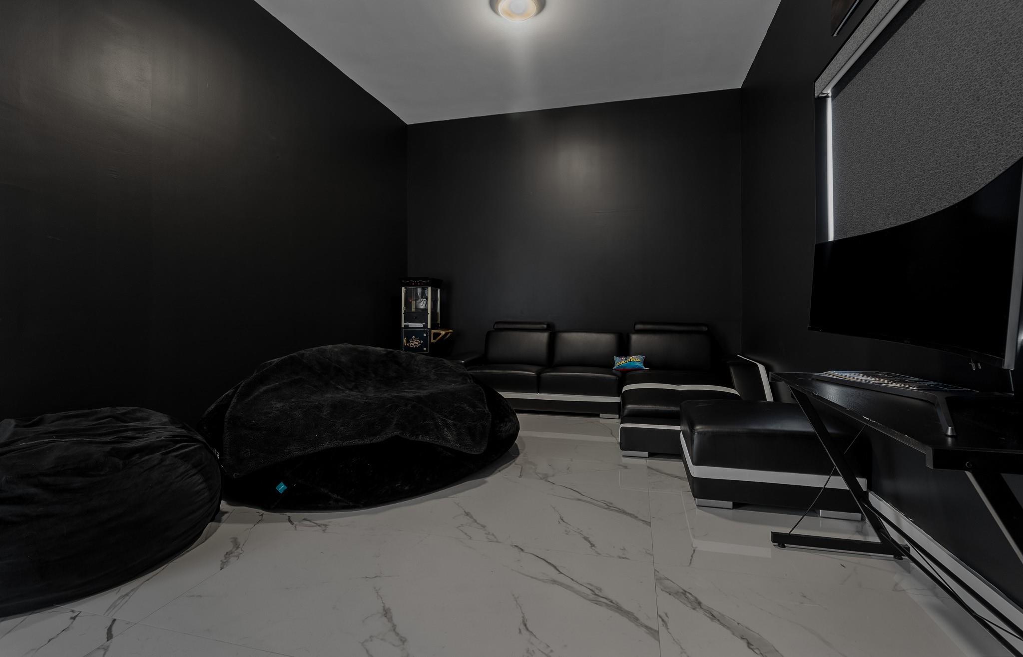 WESTON ESTATES - Residential Lease