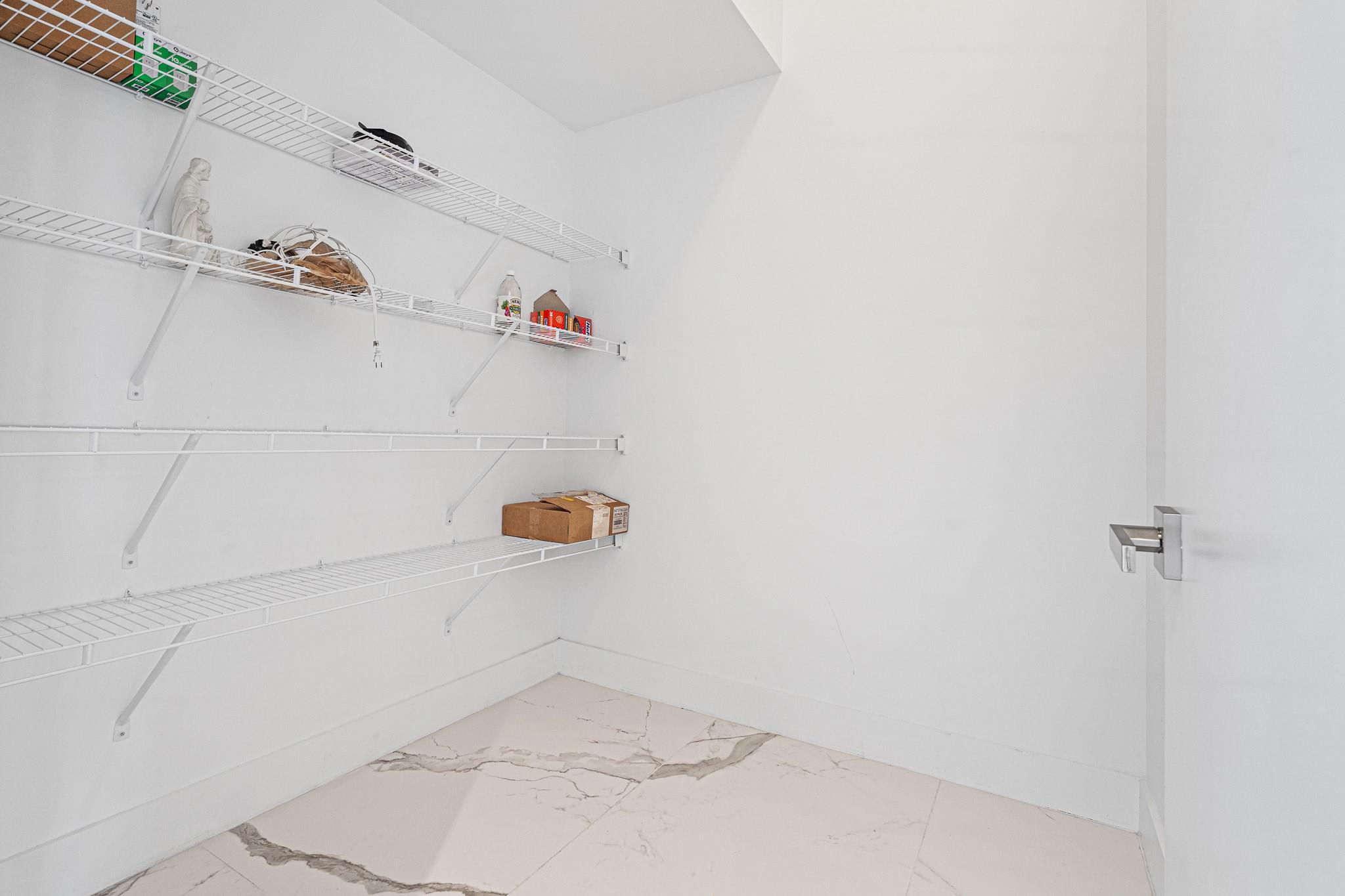WESTON ESTATES - Residential Lease