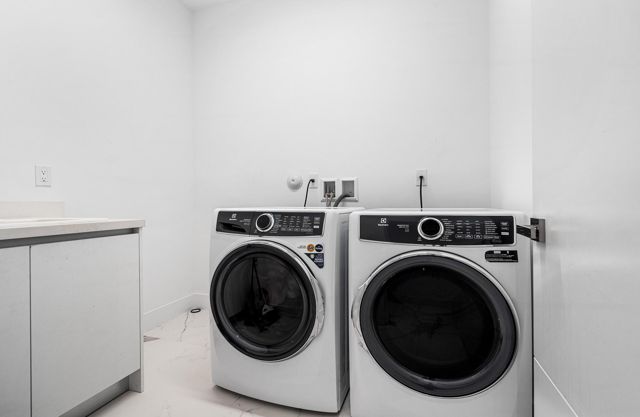 WESTON ESTATES - Residential Lease