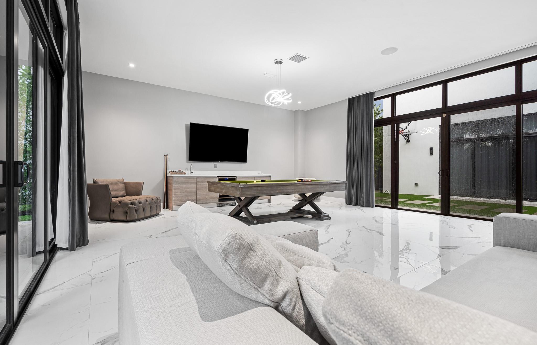 WESTON ESTATES - Residential Lease