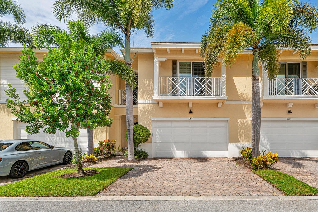 Photo of 7217 Oxford Court, Palm Beach Gardens, FL 33418 (MLS # B26079782)